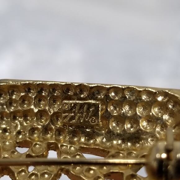 Christmas brooch gift has AAI on the back 1.1642 - Picture 6 of 9